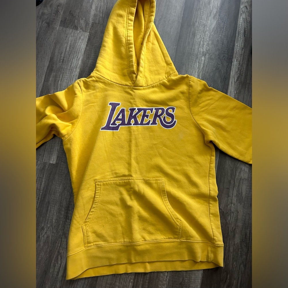 Lakers hoodie size M